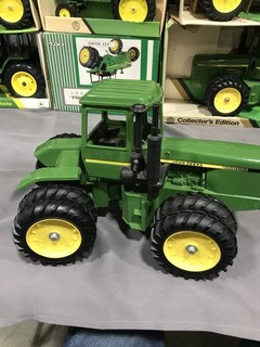 John Deere 8650 FWD Tractor ERTL 1/16