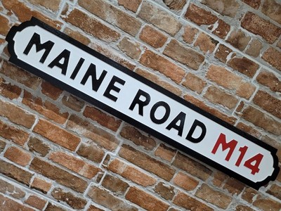 Maine Straßenschild Holzimitat Gusseisenoptik Straße Manchester City Schild