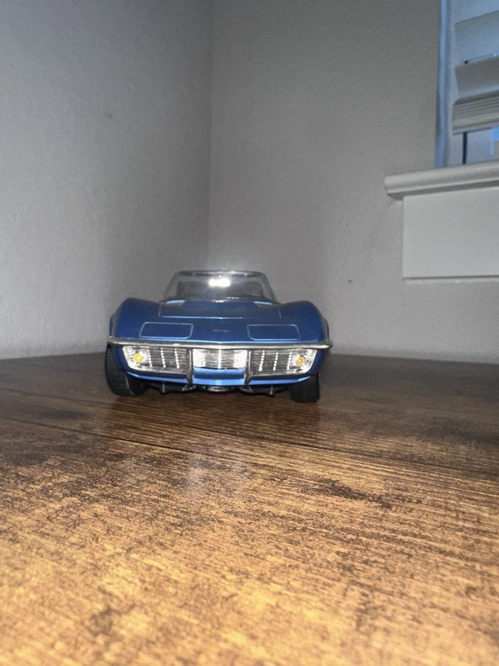Винтажный синий кабриолет Revell 1969 Chevy Corvette Stingray 427 1\18 - Изображение 2 из 4