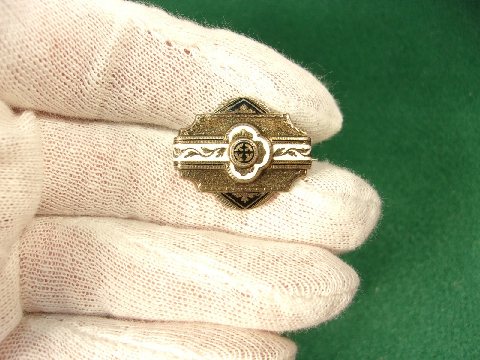 STUNNING LITTLE ANTIQUE WATCH BROOCH PIN TAILLE D'EPARGNE BLACK