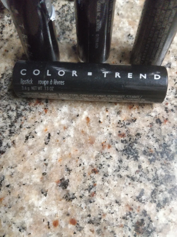  AVON COLOR TREND ASSORTED COLORS LIPSTICKS NOS SEE DISCRIPTION - Image 2 of 4