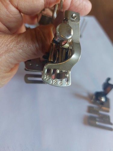 VTG Singer Ruffler Foot Multi Sloted Binder Guide Pins Attachment#160369,120598 - Picture 3 of 3