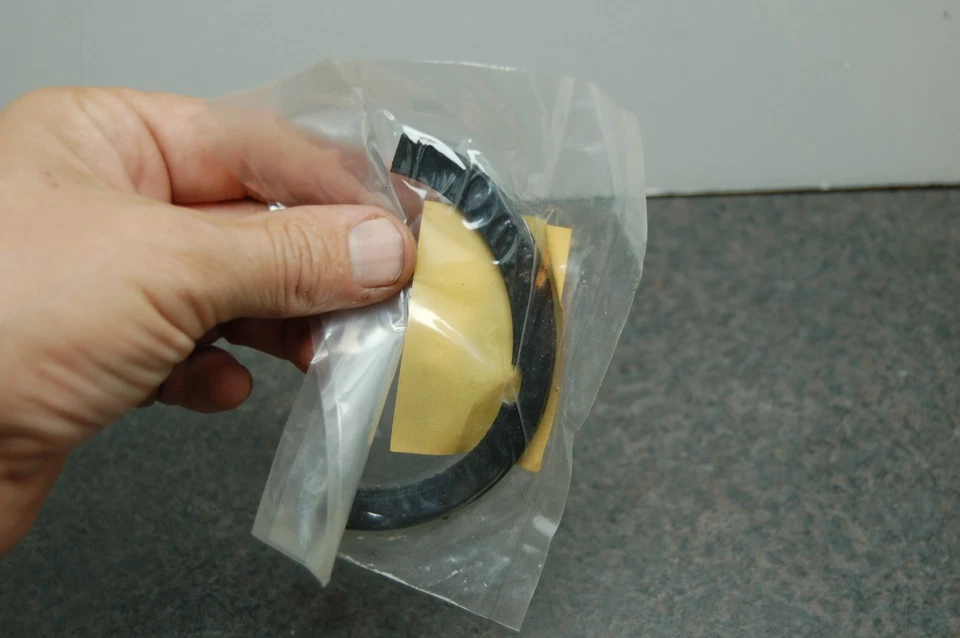 NOS GENUINE SUZUKI  34888-49000 FUEL TANK GASKET 1978-80 GS1000 GS 1000 NEW OLD Foto 4 de 4