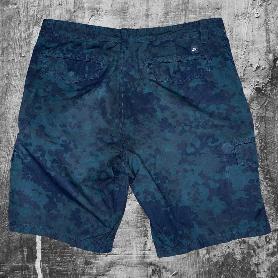 Shorts de carga vintage Nike camuflado folgado masculino 34 verde grunge skatista streetwear Y2K - Imagem 2 de 4