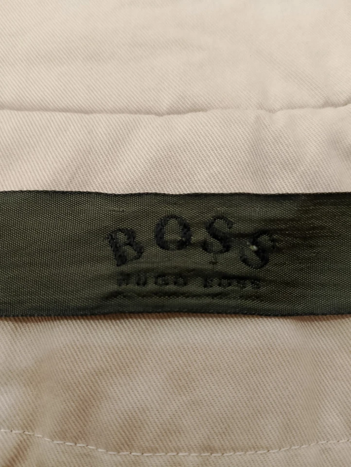 Trench coat vintage Hugo Boss unisex beige – con interno trapuntato - Imagen 3 de 4