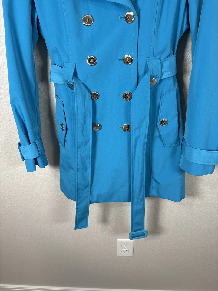 Abrigo de lluvia de trinchera azul brillante doble con cinturón M de Calvin Klein para mujer Foto 3 de 4