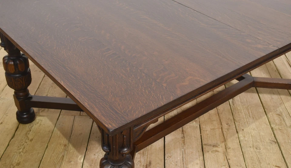 Oak extending dining table by Maple and Co - Image 3 of 4