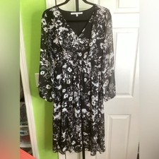 SALE - Collective Concepts Monochrome Floral V-Neck Dress, size Medium