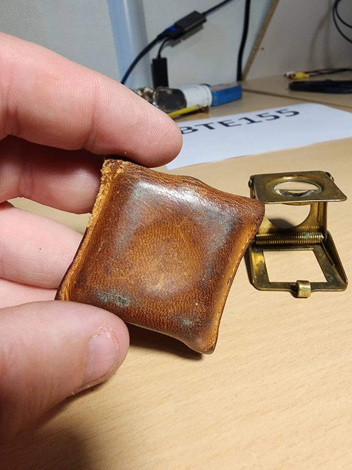 Mini Loupe typographe ancienne laiton + étui cuir • pliable 1930s – déco vintage - Photo 3/4