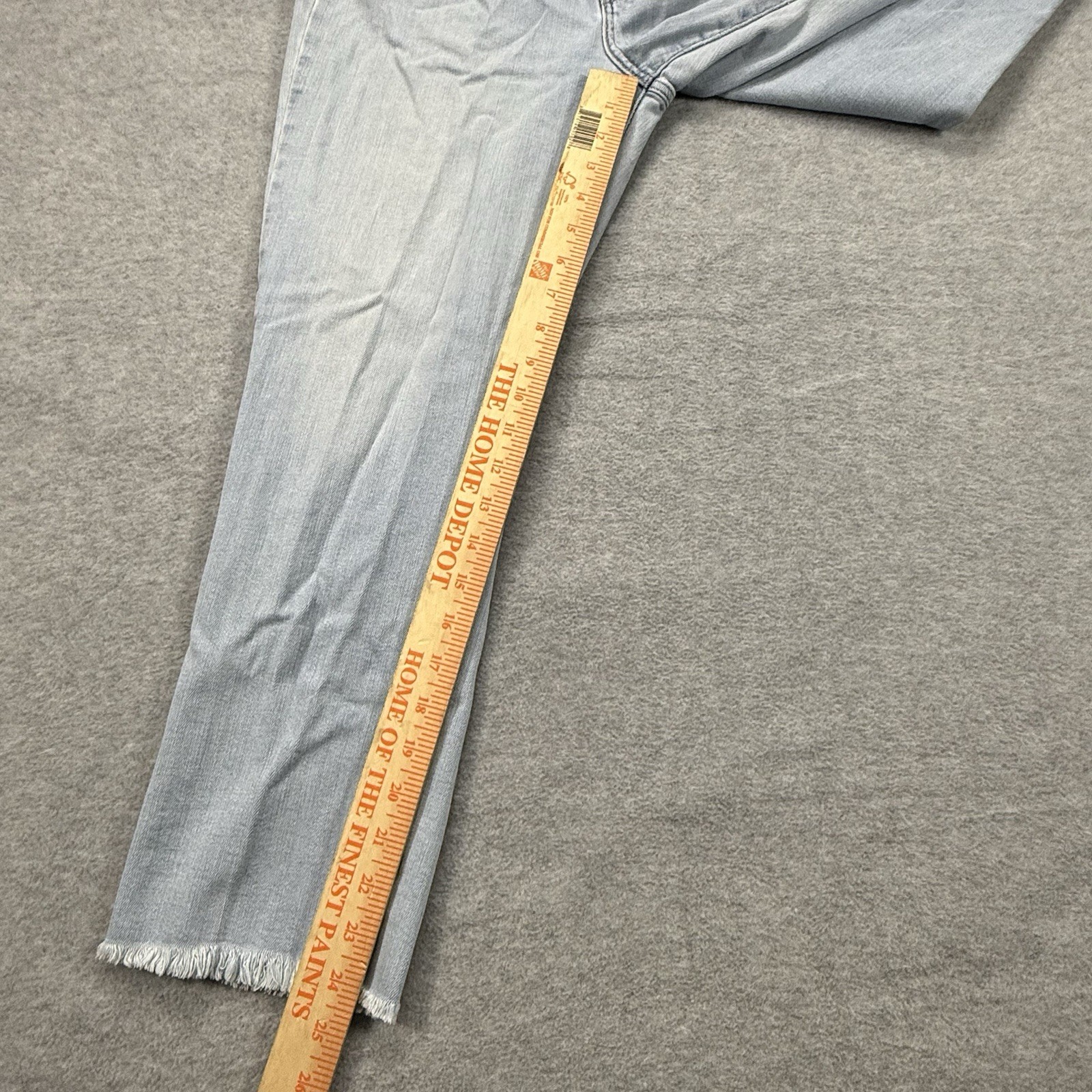 Levi’s 724 High Rise Straight Crop Jeans Women’s 32 Light Wash Raw Hem thumbnail 6