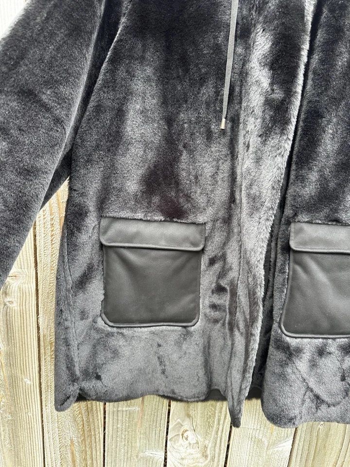 Lindo Casaco Macio de Pele de Veludo Preto Marina Rinaldi Novo com etiquetas Tamanho 20 NOVO - Imagem 4 de 4