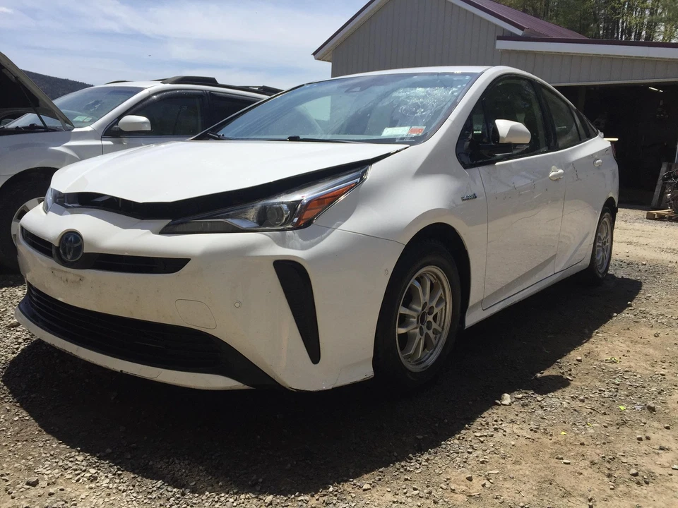 19 TOYOTA PRIUS Front Bumper Reinforcement Bar - Image 2 of 4