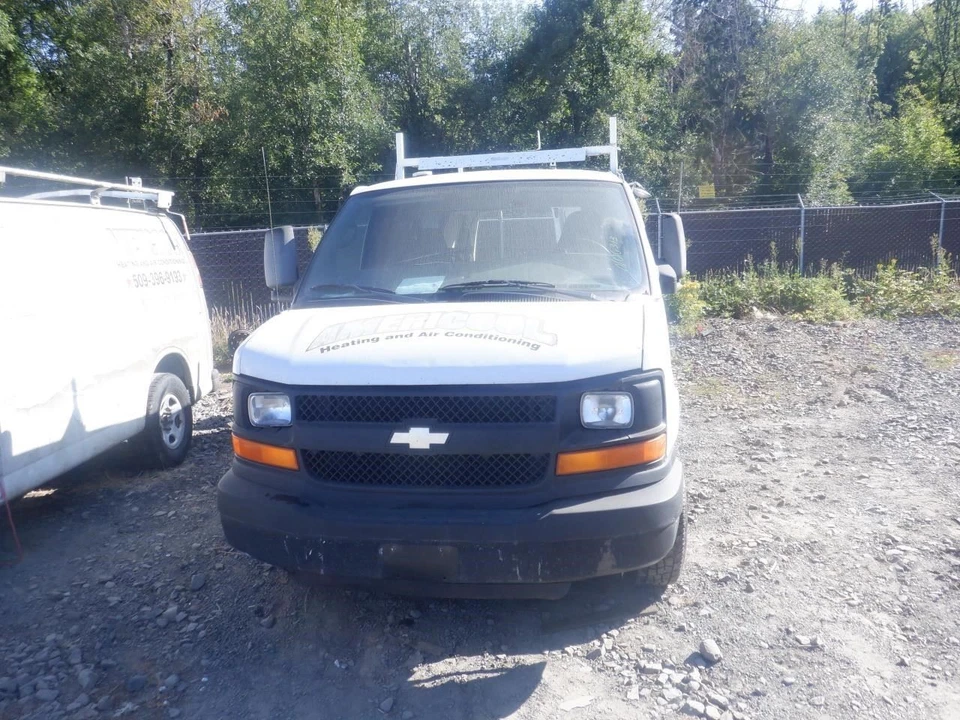 Luz de estacionamiento/esquina del conductor debajo de los faros se adapta a 03-23 EXPRESS 2500 VAN 30407955 Foto 2 de 4