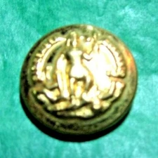 (1) 5/8" VIRGINIA STATE SEAL WATERBURY CONN GOLD METAL UNIFORM BUTTON NOS (V22)