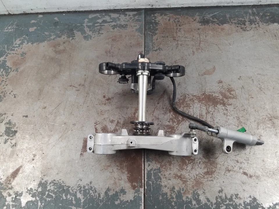 2012 08 - 18 Suzuki Hayabusa Triple Tree / Ignition - No Key #0863 S2 Foto 3 de 4