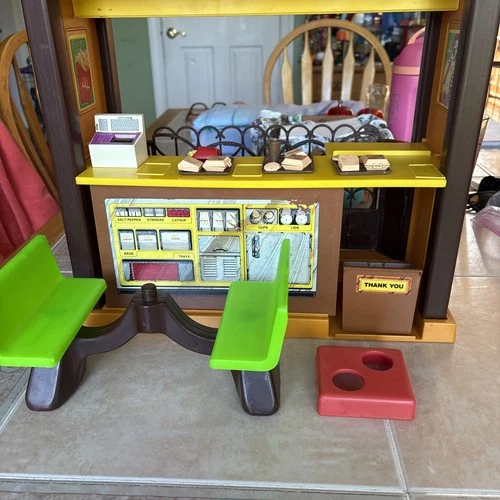 VINTAGE BARBIE LOVES MCDONALDS PLAYSET MATTEL 1982 Playset For Parts Or Repair