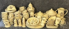 1976 PFALTZGRAFF Village Dinnerware Set Of 124 Pieces Stoneware Vtg Folk Art Set