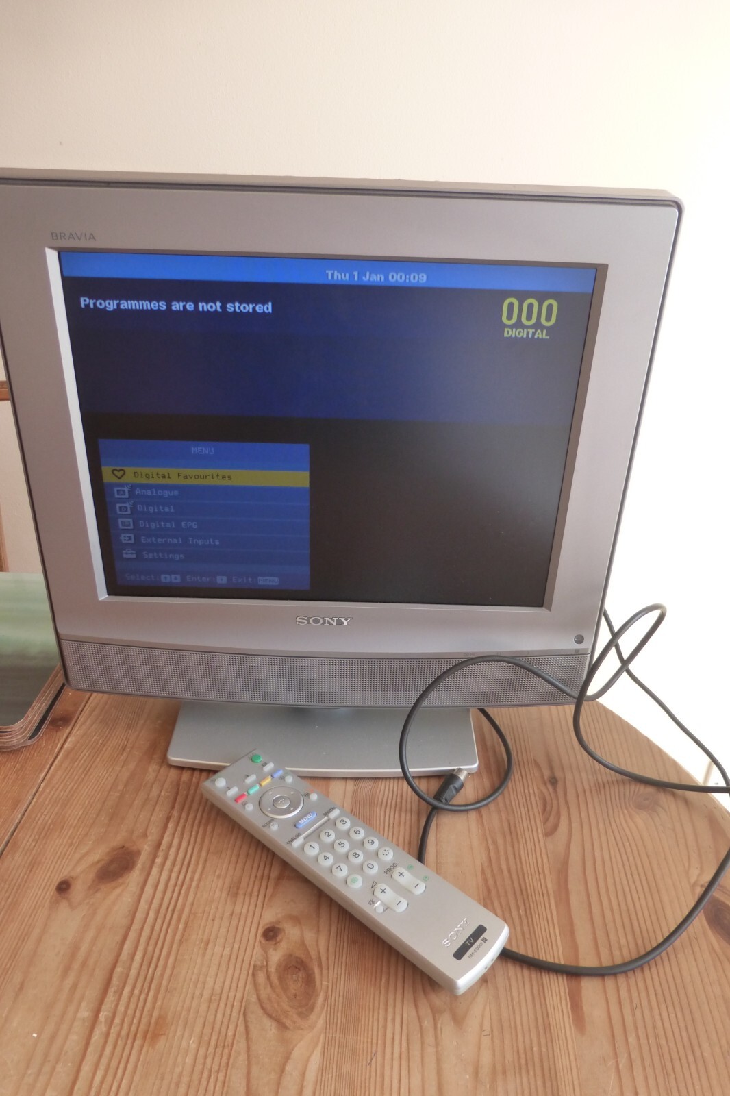 Sony Bravia KDL15G2000 15" Inch LCD TV Retro Gaming Television Monitor Caravan eBay