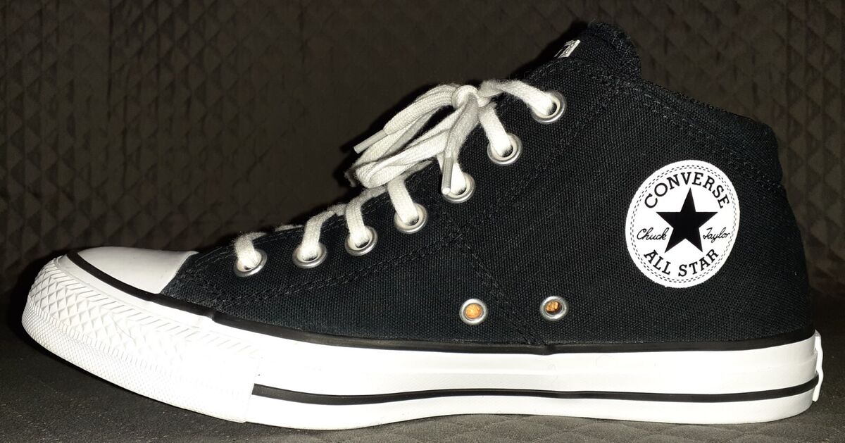Converse Women's Chuck Taylor All Star Black White Sneakers Converse Women's Chuck Taylor All Star Black White Sneakers