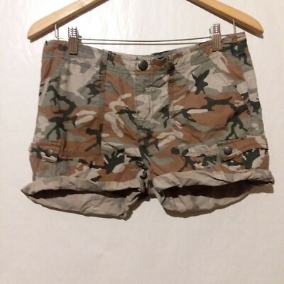 BDG Camo Cargo Shorts Size 4 ~ Green 