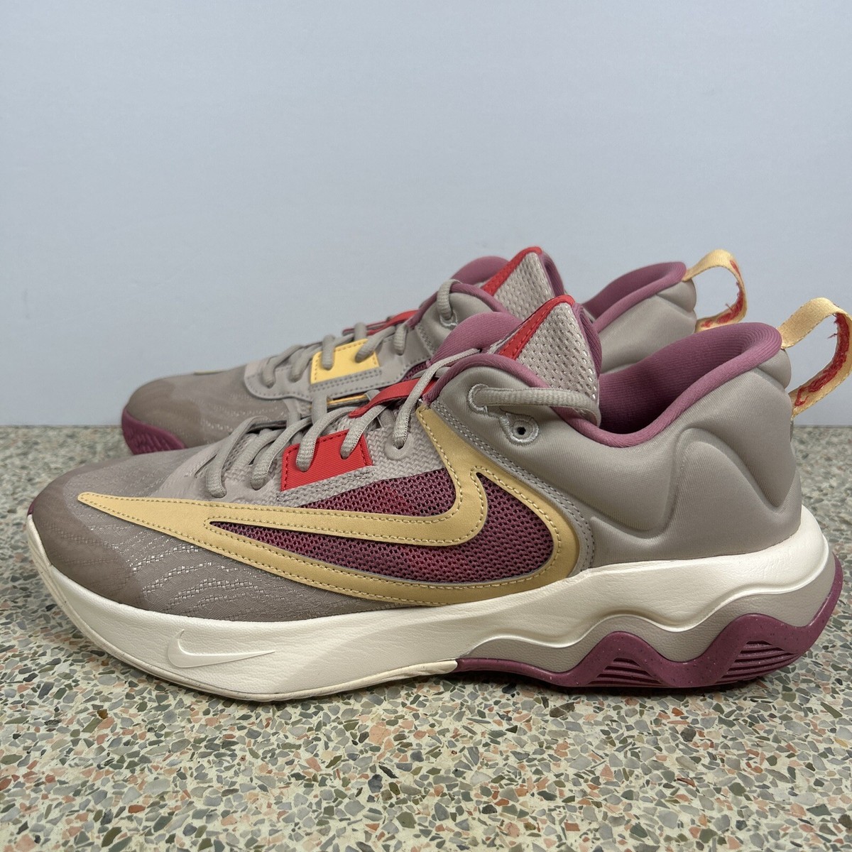 Nike Giannis Immortality 3 Mens Basketball Shoes Size 10 Fossil Stone Purple New Nike Giannis Immortality 3  main image 3