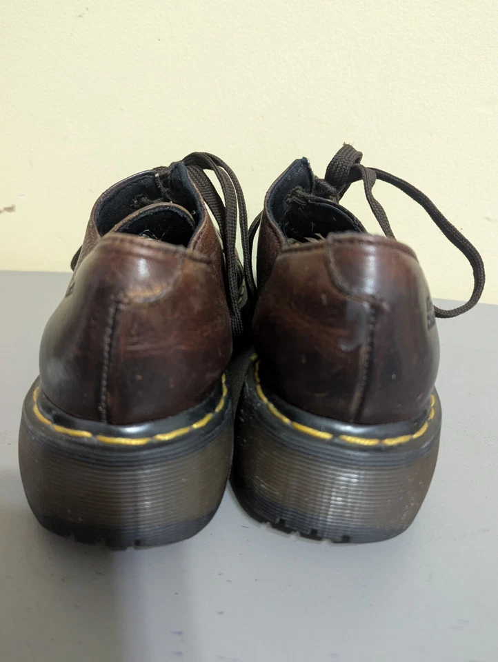 Botas con cordones Dr Martens Saxon 8551, talla 7 EE. UU., talla 6 del Reino Unido. Hecho en Inglaterra. Foto 4 de 4