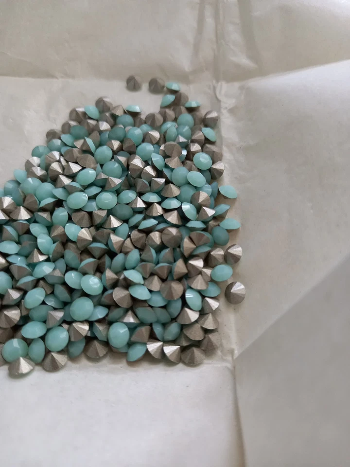 Swarovski Art.1028 SS19 Mint Alabaster Round Stones foiled 100pc. - Image 2 of 4