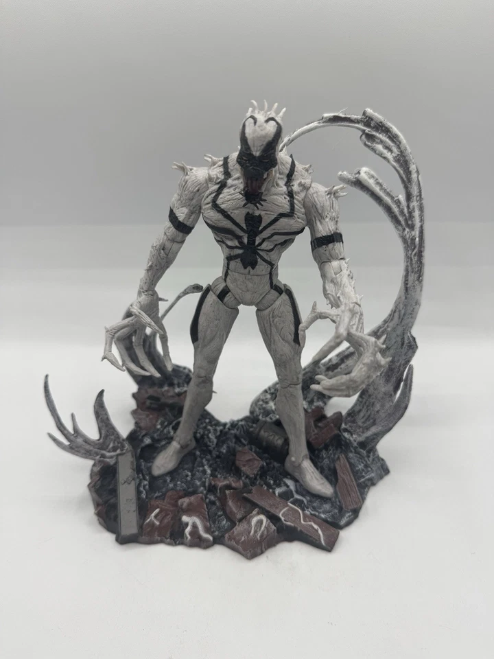 7-дюймовая экшн-фигурка Marvel Diamond Select Spider-Man Anti-Venom с отдельным основанием - Изображение 3 из 4
