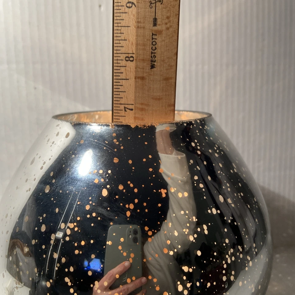 Lámpara de mesa IKEA Knubbig metálica plateada vidrio globo era espacial moderna luz de mesa Foto 3 de 4