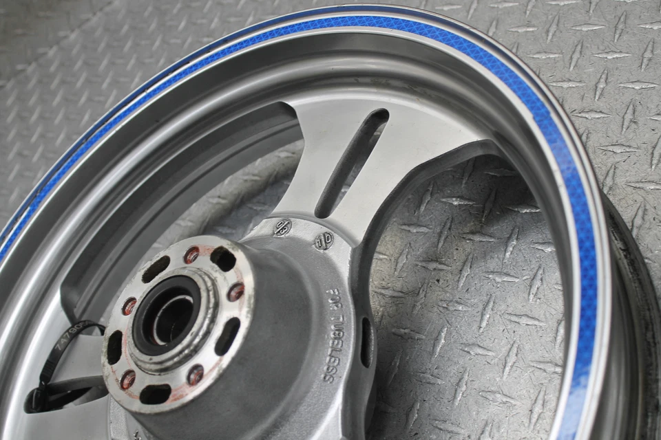 Llanta delantera Suzuki Marauder 1600 VZ1600 2004 Foto 4 de 4