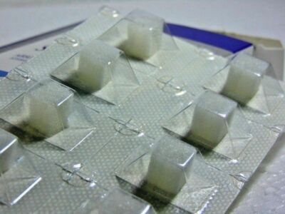 Hemosponge Dentaire - éponge Gélatine Absorbable Stérile 10x10x10mm, 32 éponges, Longue Expiration