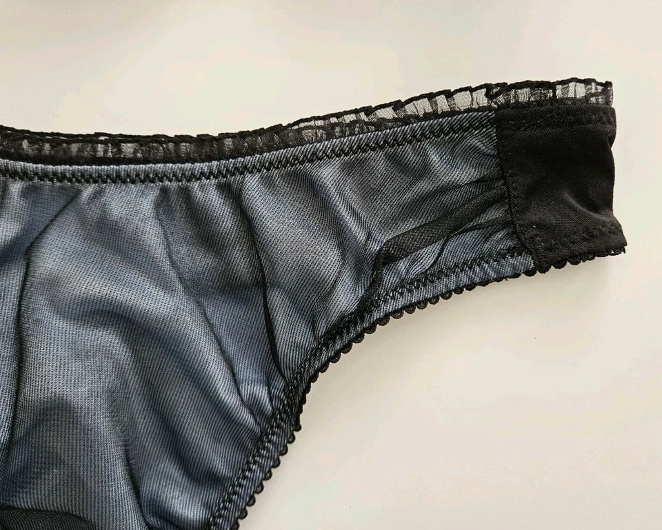 Tanga Panty Mediano de Malla Negra Victorias Secret 1999 De Colección Foto 2 de 4