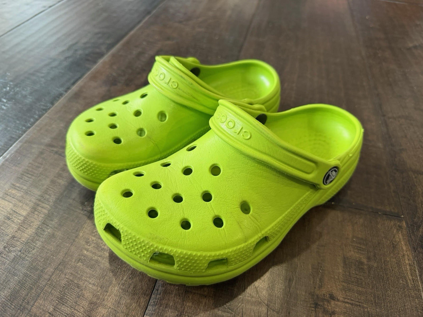 CROCS Classic Crush Platform Clogs in Lime Green Women’s Size 6 or Men’s Size 4