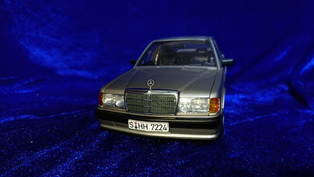 1/18 AUTOart Mercedes Benz 190E 2.3-16V 76121 silver 1/18 AUTOart Mercedes Benz 190E 2.3-16V 76121 silver