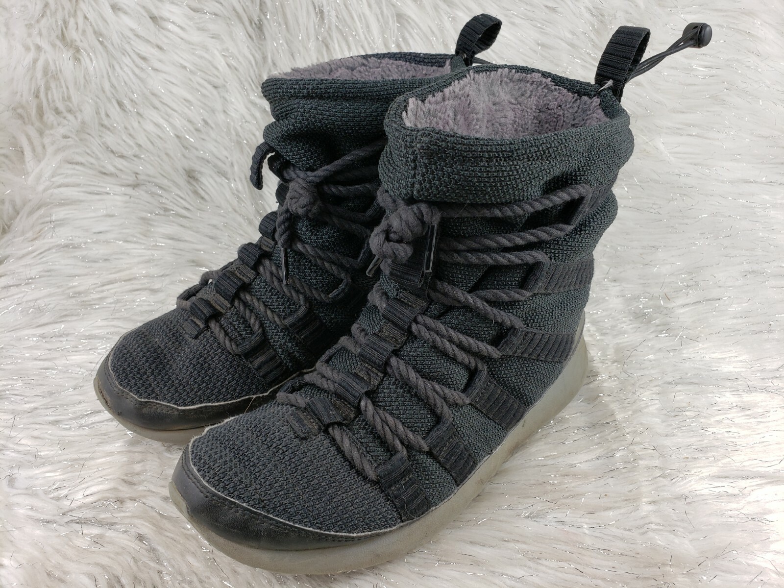 Nike Roshe One Hi Sneaker Boots 807424-001 Faux Fur Black Gray