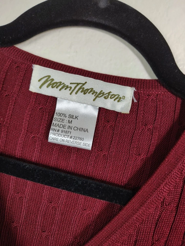 Cárdigan suéter rojo tejido con cable 100 % seda Norm Thompson para mujer mediano abotonado Foto 4 de 4