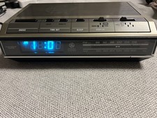 VINTAGE General Electric GE Alarm Clock Radio Model No. 7-4642F AM/FM Blue Light