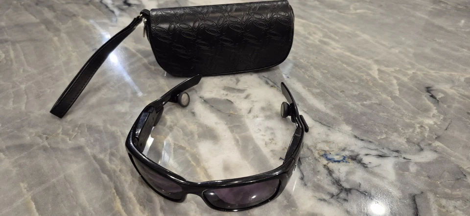 Oakley Thump Sunglasses 512MB Polished Black Full Frame w/ Case  - Image 2 of 4