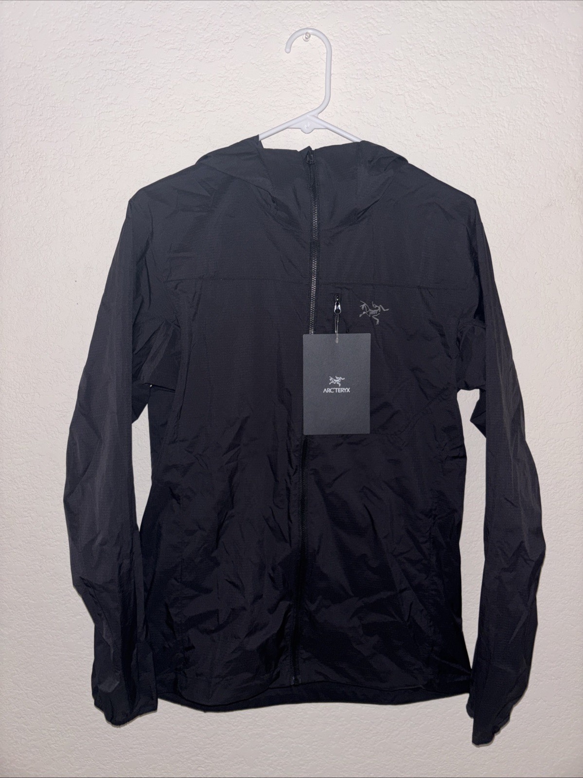 Arc’teryx Squamish Hoody Men’s Small Black Lightweight Windbreaker NEW