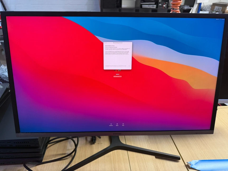 Samsung U32H850UMU 32" 4K UHD Monitor  VA  HDMI DP  FreeSync 2.Wahl - Bild 2 von 3