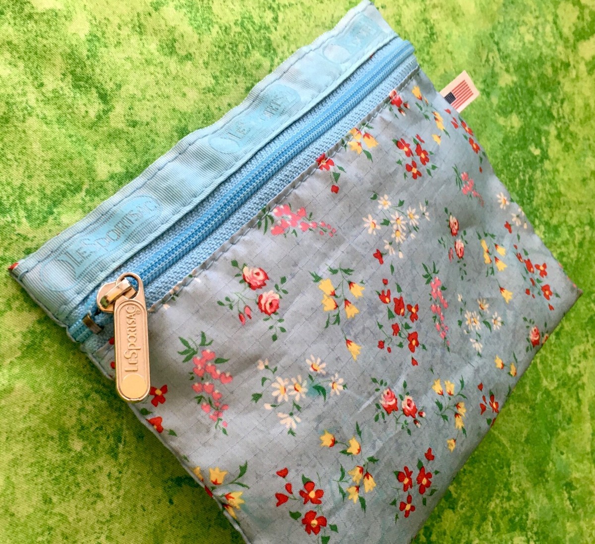 👛 Xclnt! Lesportsac Elegant Tiny Flowered zip cosmetic bag travel