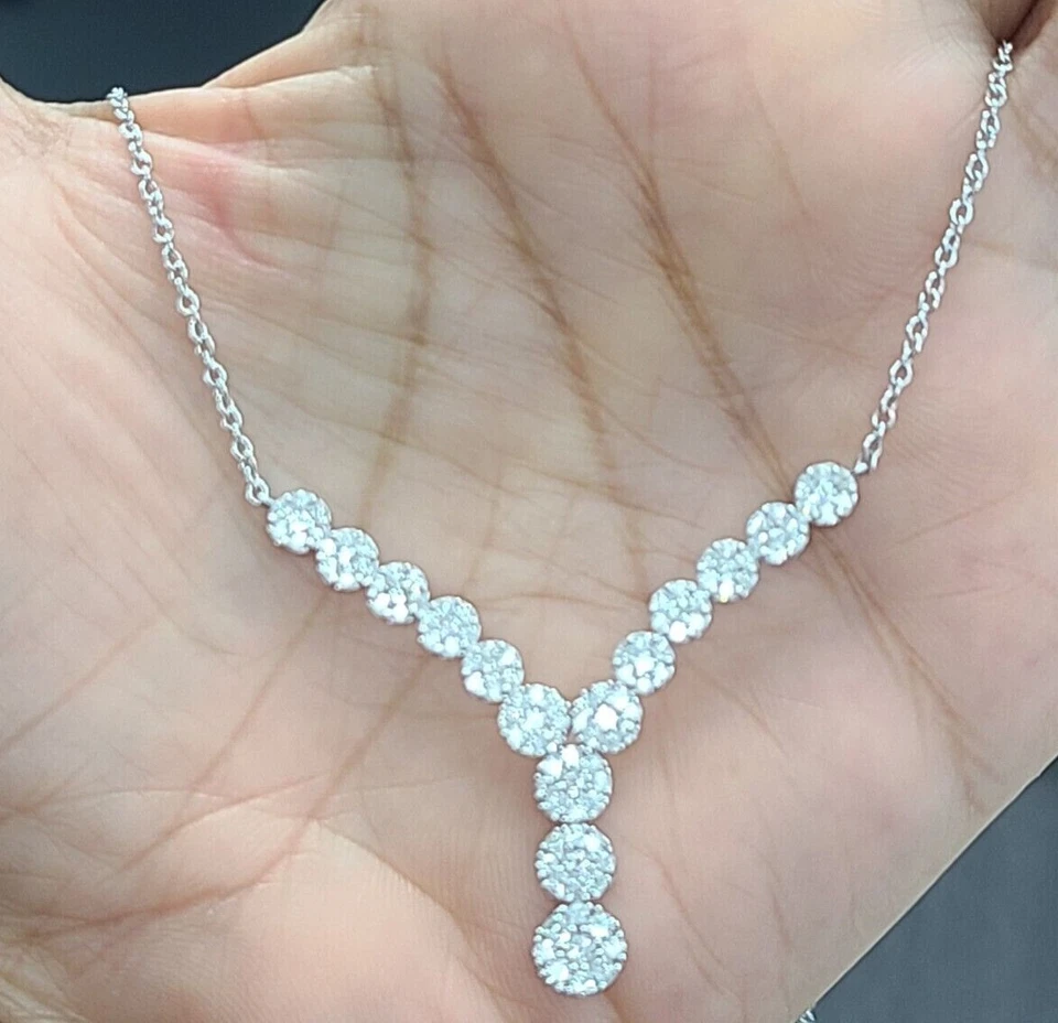 ¡OFERTA DE ROBO! COLLAR DE ORO BLANCO DE 14 K DE DIAMANTES REDONDOS CON RACIMO GENUINO DE 1,90 QUILATES PARA DAMAS Foto 2 de 4