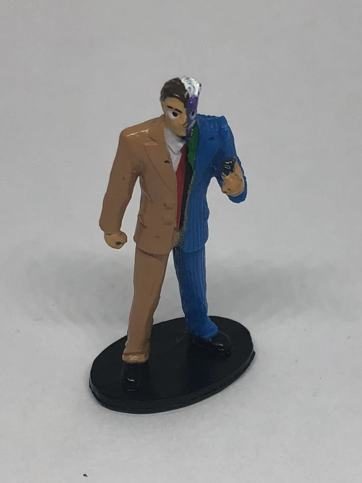 DC Super Friends Batman Dos Caras Cómic Villano Figura de Acción Decoración de Pasteles PVC 2” Foto 2 de 4