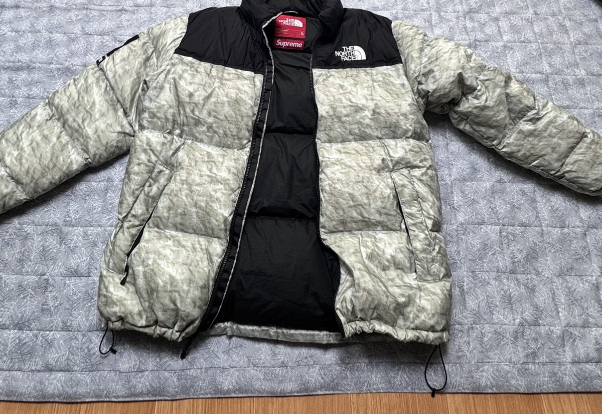 Authentic Supreme x The North Face Nuptse Paper Print FW 19