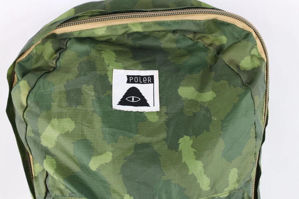 Bolso Mochila Poler Camp Vibes Distressed Ripstop Camuflaje Rellenable Embalable Foto 2 de 4