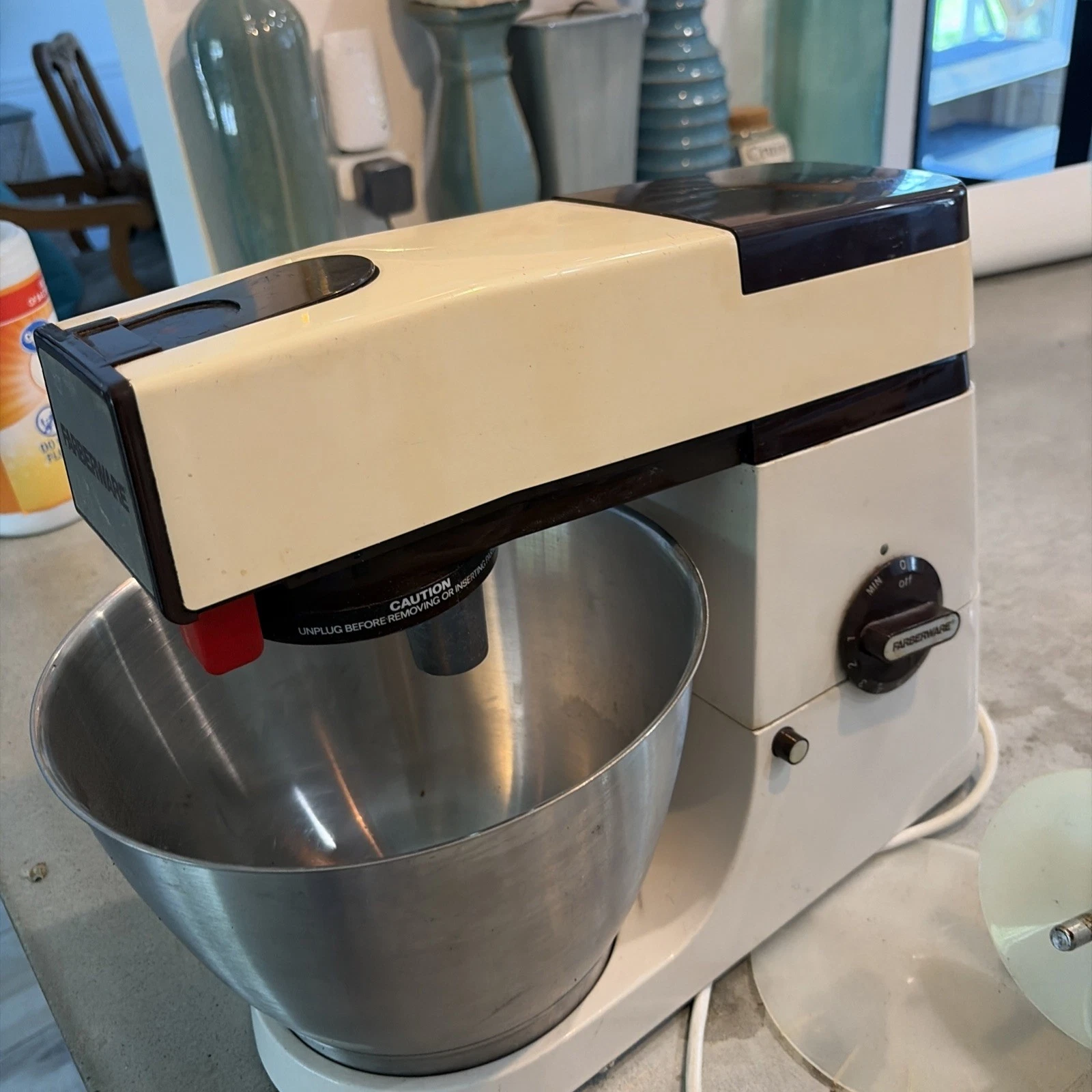 Vtg Farberware (Kenwood) 4-Quart Stand Mixer A901D/391 w/Attachments Works Great
Opens in a new wind