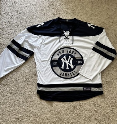 お値下げ2026 New York Yankees ホッケージャージ DKNY 2026 New York Yankees Hockey Jersey Adult XL SGA 4/17/26 Brand New