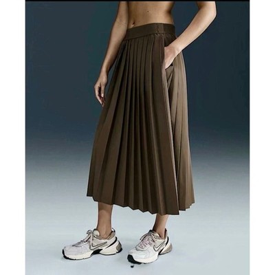 NIKE 24.7 PerfectStretch Women's Brown Dri Fit Pleated Skirt Size M HQ8153-004
