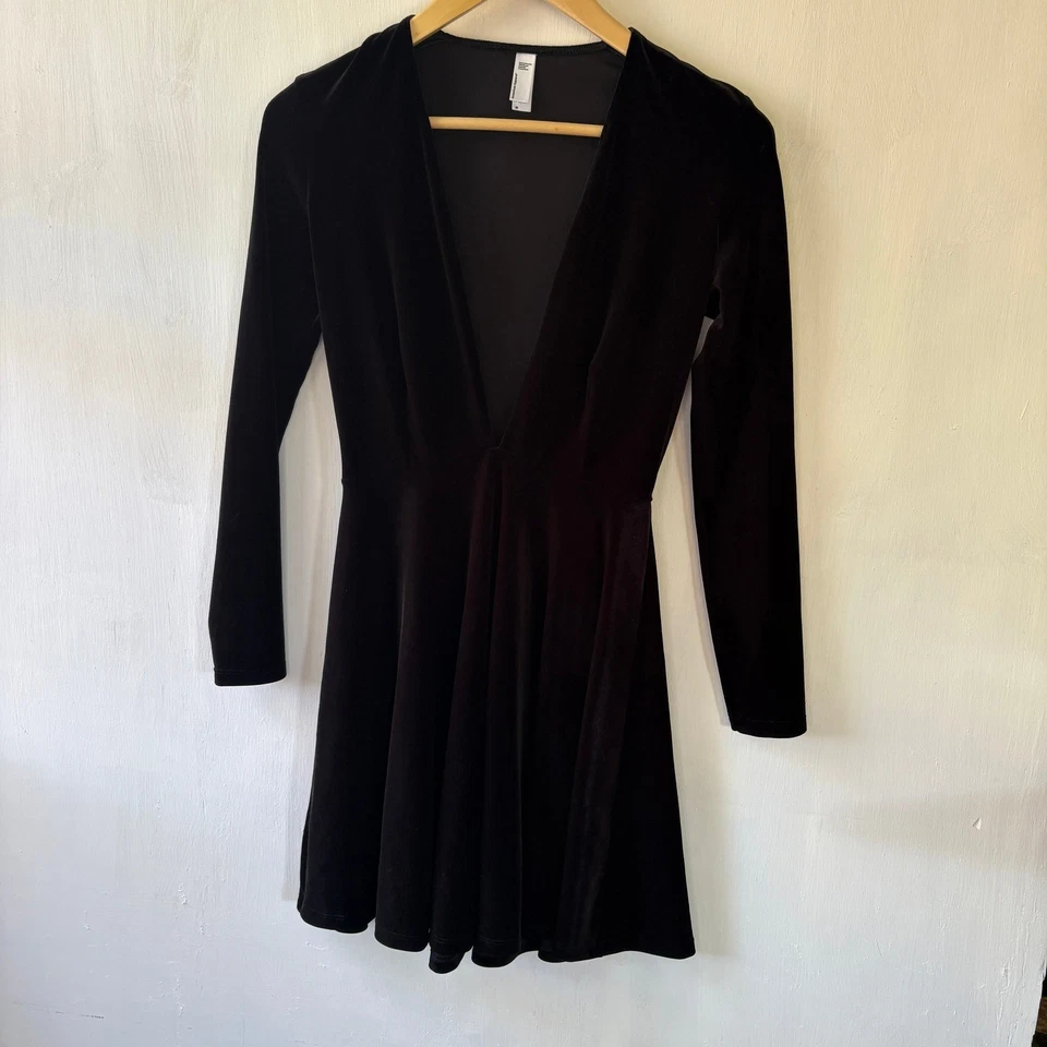 Mini Vestido American Apparel Terciopelo Manga Larga Cuello en V Profundo Foto 3 de 4
