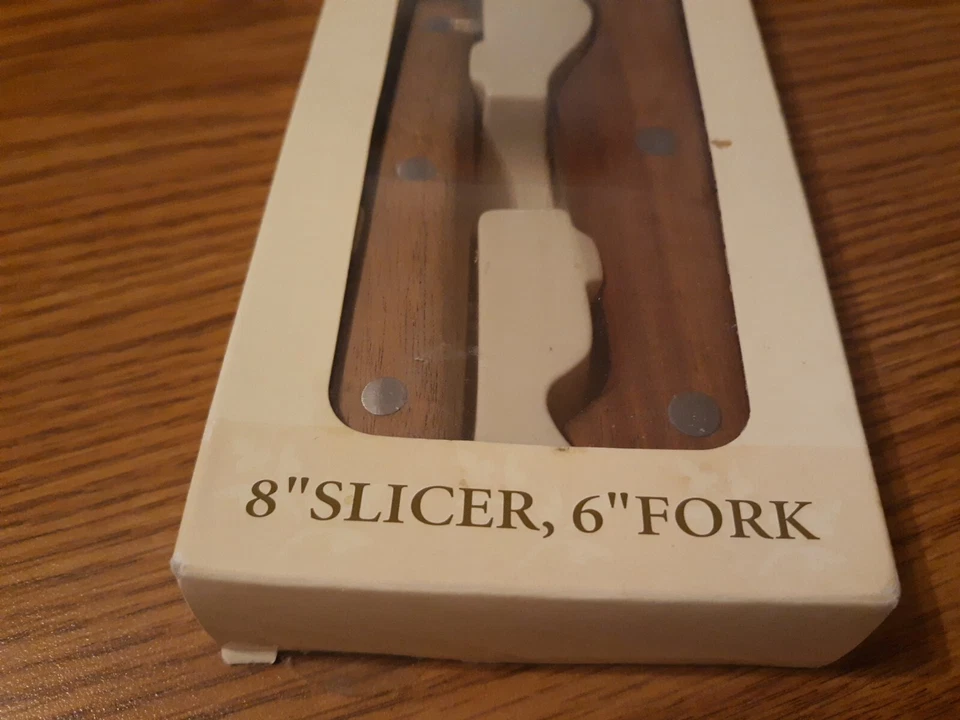 Paula Deen Juego de 2 Piezas Tallado 8" Cortador 6" Horquilla Nuevo En Caja Foto 3 de 4